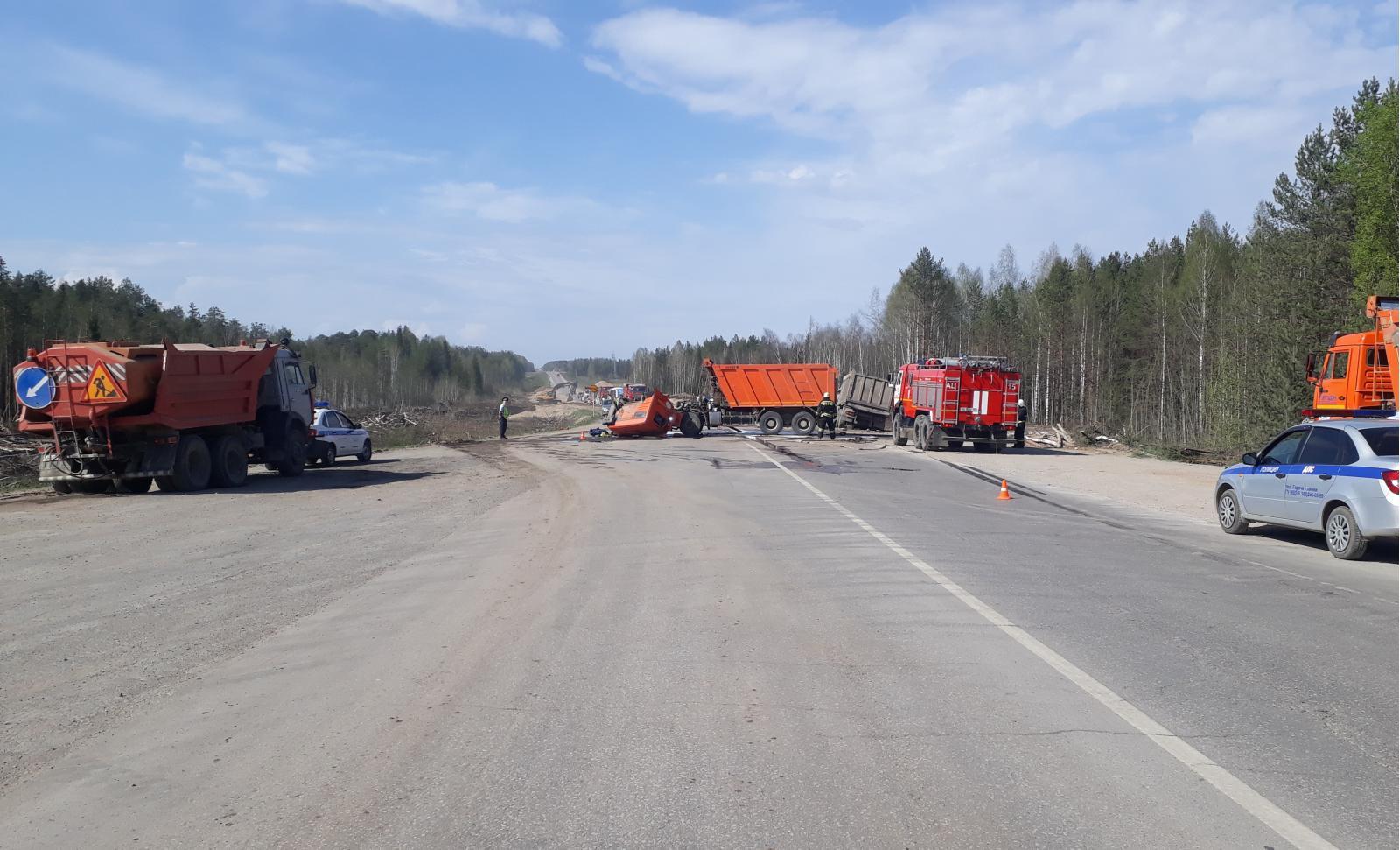 В Прикамье в ДТП с грузовиками погиб водитель КамАЗа