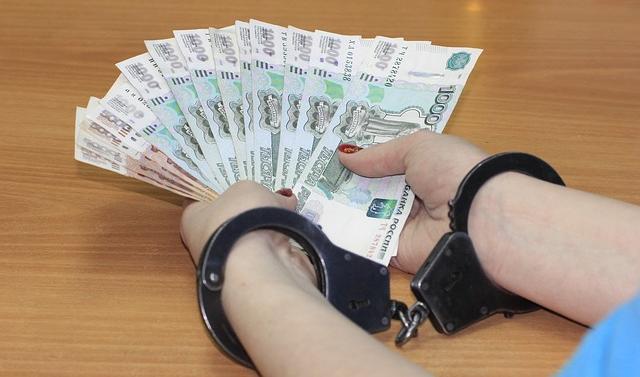 Бизнесмена поймали на взятке сотруднику налоговой в Перми 
