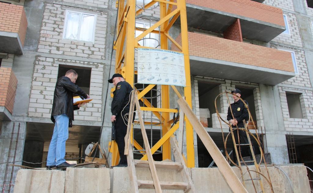 В Перми приставы приостановили эксплуатацию 9 башенных кранов