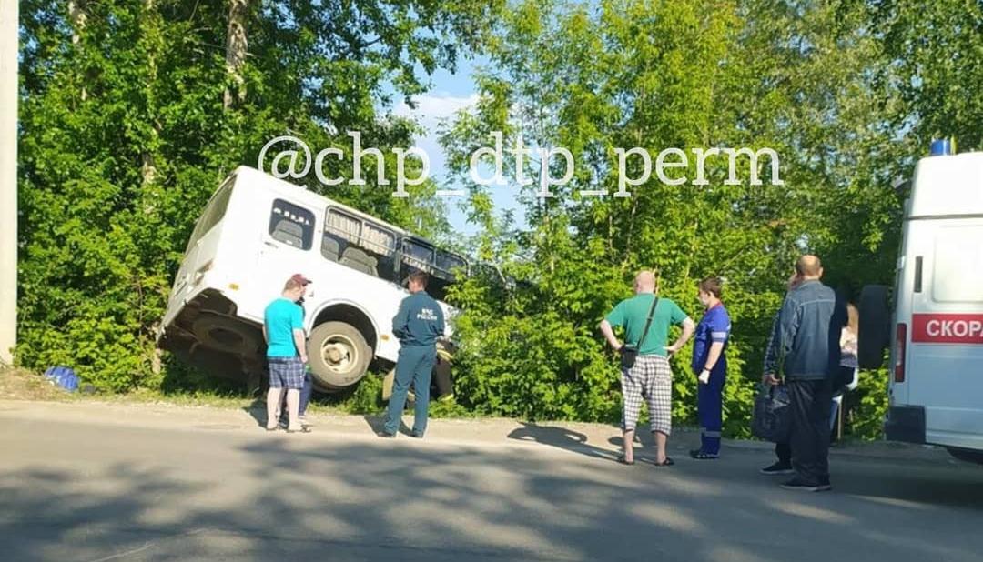 В Перми водитель погиб в ДТП под колесами собственного автобуса
