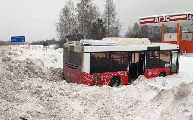 В Пермском крае на трассе в ДТП с автобусом пострадал человек