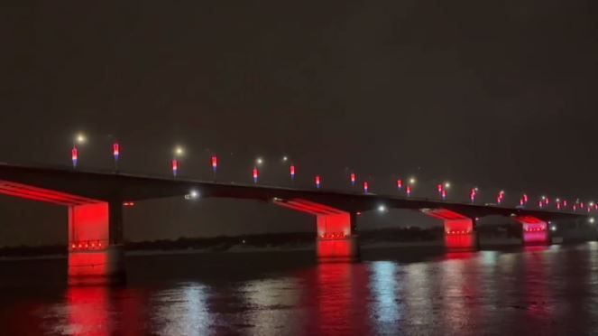 В Перми на Коммунальном мосту включили архитектурную подсветку