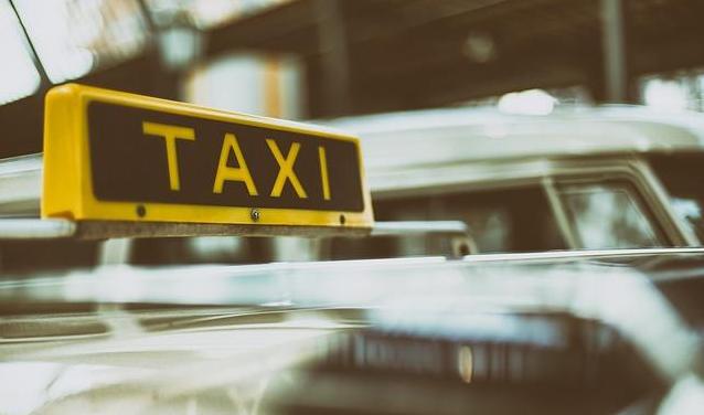 Чусовские таксисты украли у пьяного клиента 98 тысяч рублей