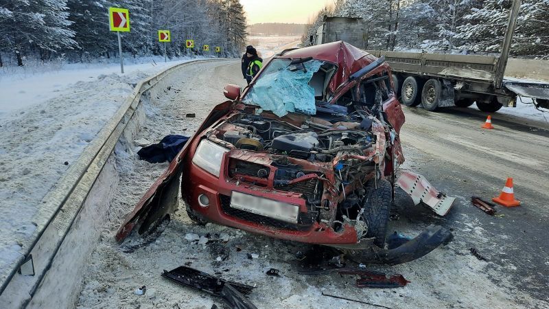 В Пермском крае на трассе в ДТП с грузовиком погиб водитель