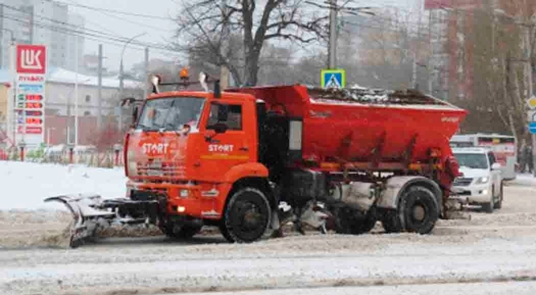 В Перми устраняют последствия снегопада