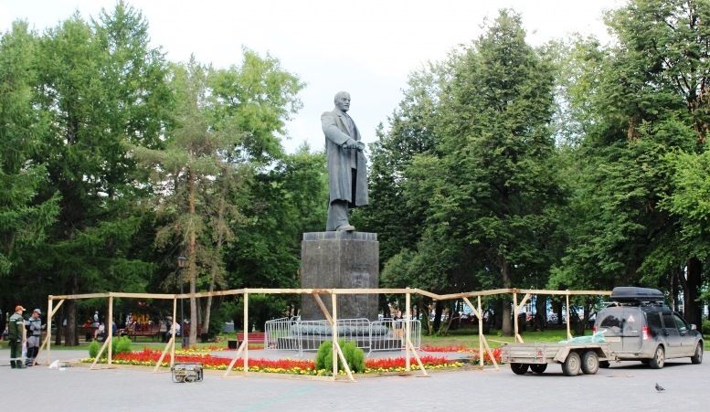 В Перми начинают ремонтировать памятник Ленину