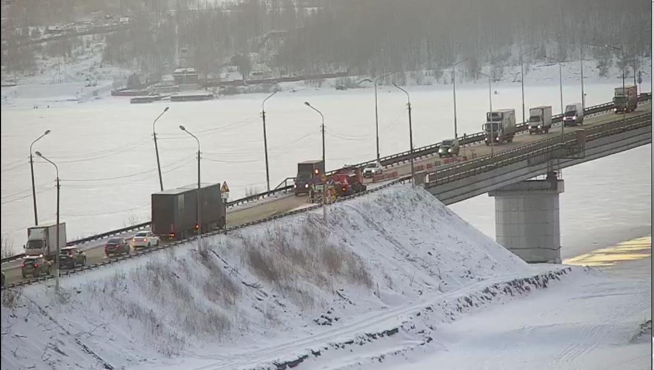 На Чусовском мосту вводится  ограничение движения транспорта