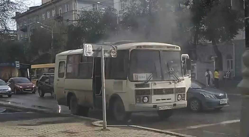 В центре Перми загорелся пассажирский автобус