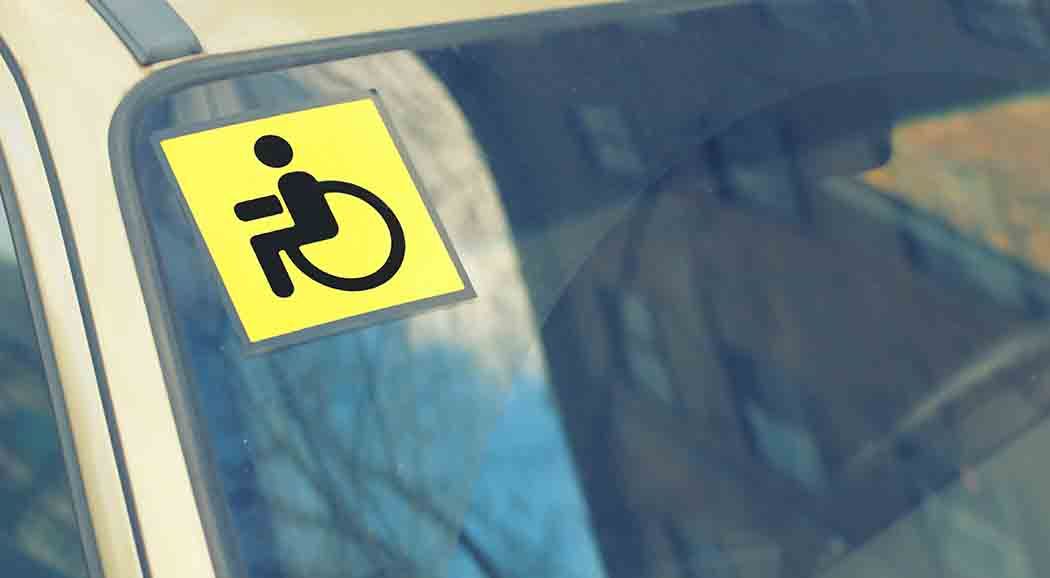 Владелец знака «Инвалид» сможет выставить его хоть на мотоцикл или такси
