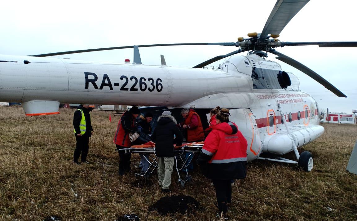 Вертолет санавиации доставил в Пермь двух пациентов с инфарктом