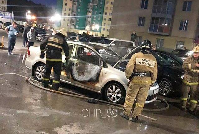 В Перми ночью взорвался и сгорел автомобиль