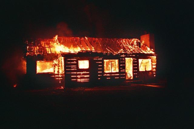 В Пермском крае ночью горел жилой дом