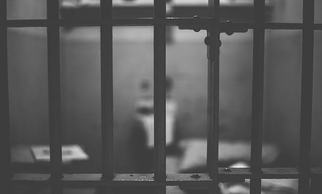 В Прикамье экс-полицейского осудили за избиение задержанного