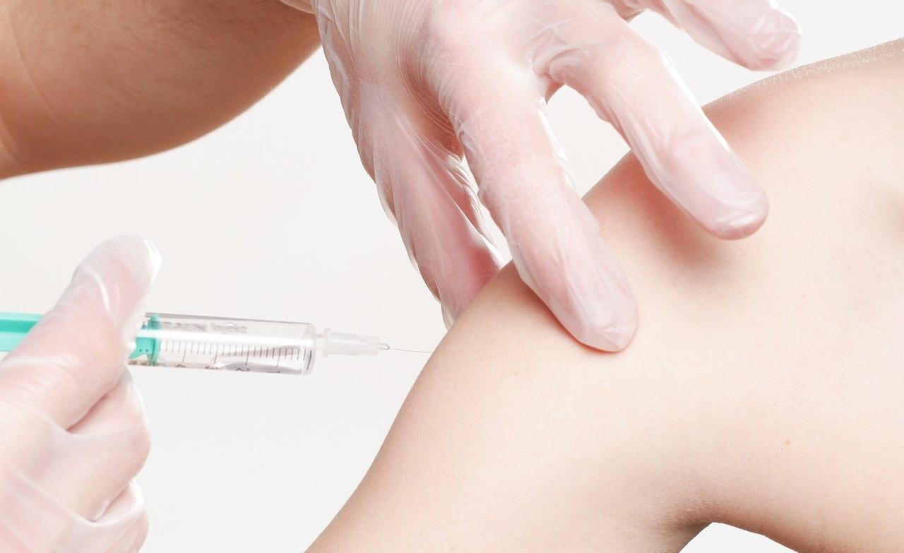 Власти назвали сроки поступления вакцины от COVID-19 в Прикамье