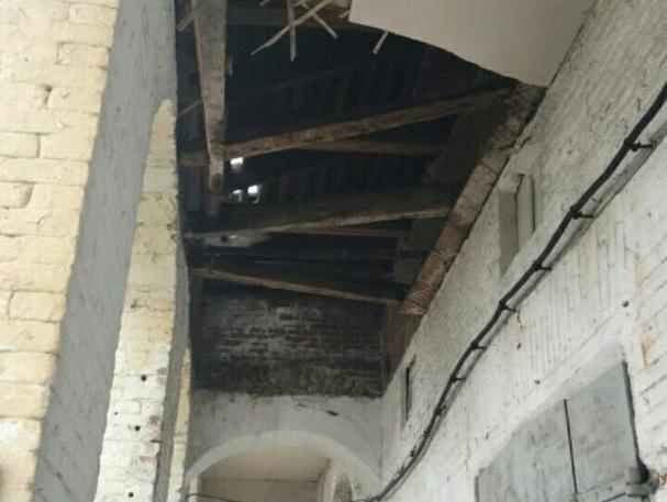 В Кунгуре под тяжестью снега рухнула крыша Гостиного двора