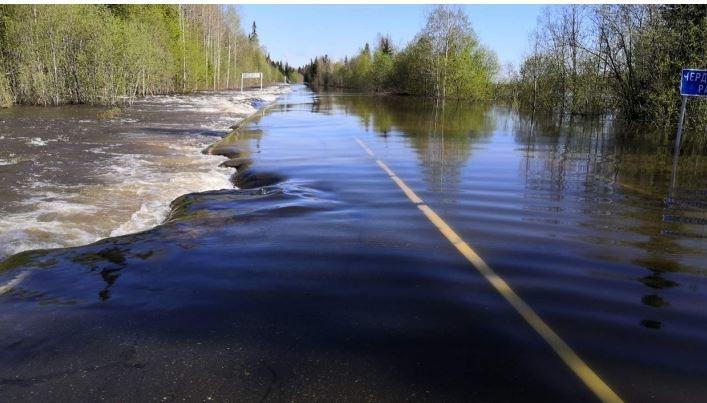 МЧС сообщило подтопленных дорогах в Прикамье