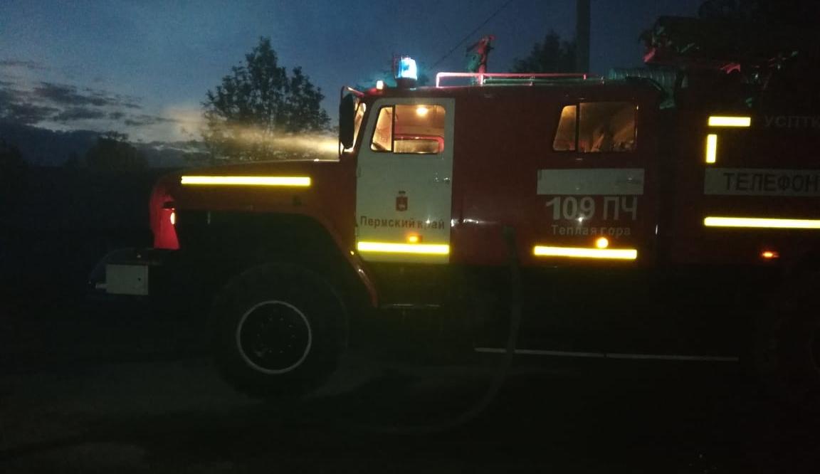 В Пермском крае при пожаре в деревянном доме погибли люди