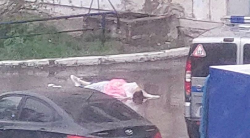 В Перми девушка выпала из окна дома и погибла