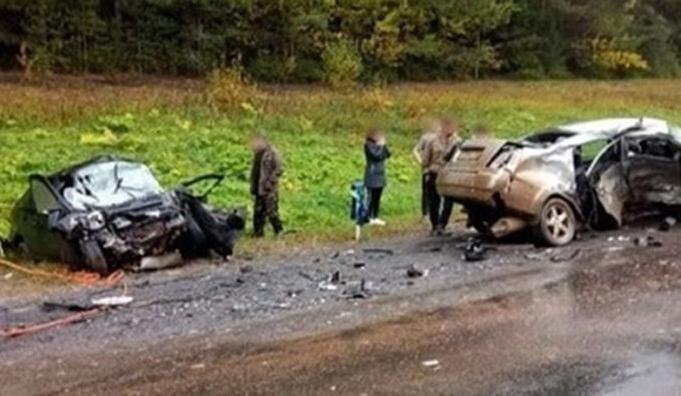 В Пермском крае на трассе в ДТП погибли два человека и один пострадал