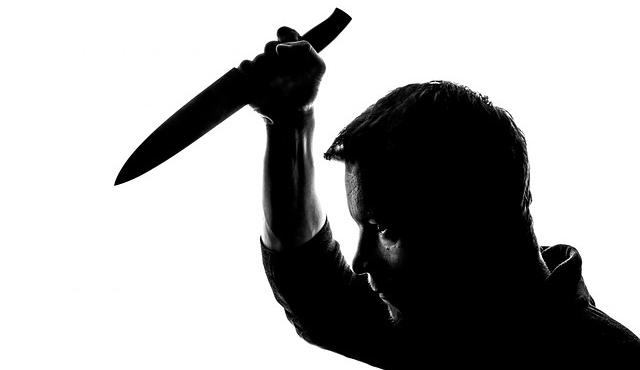 В Перми рецидивист пытался ударить женщину-полицейского ножом