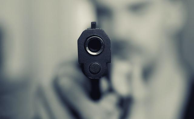 В Перми у мужчины похитили пистолет