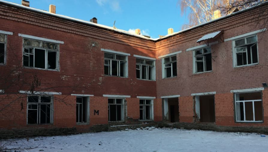 В Перми на территории заброшенного детского сада нашли труп женщины
