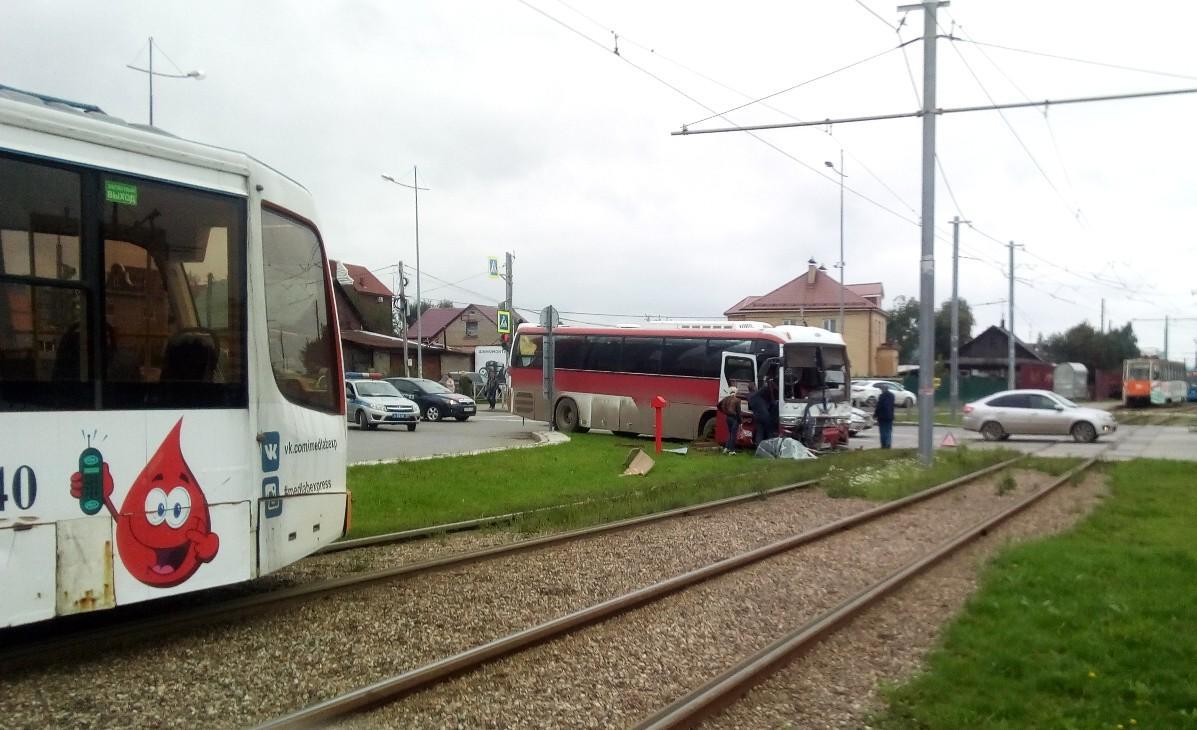 В Перми автобус столкнулся с трамваем, есть пострадавшие