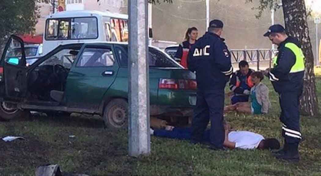 В Березниках пьяный водитель после ДТП вылетел на тротуар и сбил женщину