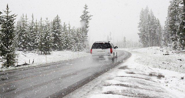 МЧС предупреждает о сильном снеге и гололедице в Пермском крае