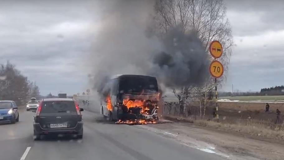 В Пермском крае на трассе сгорел междугородний автобус