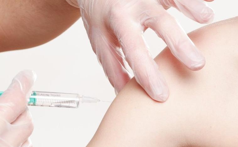 В Пермском крае жителей начали прививать новой вакциной от коронавируса
