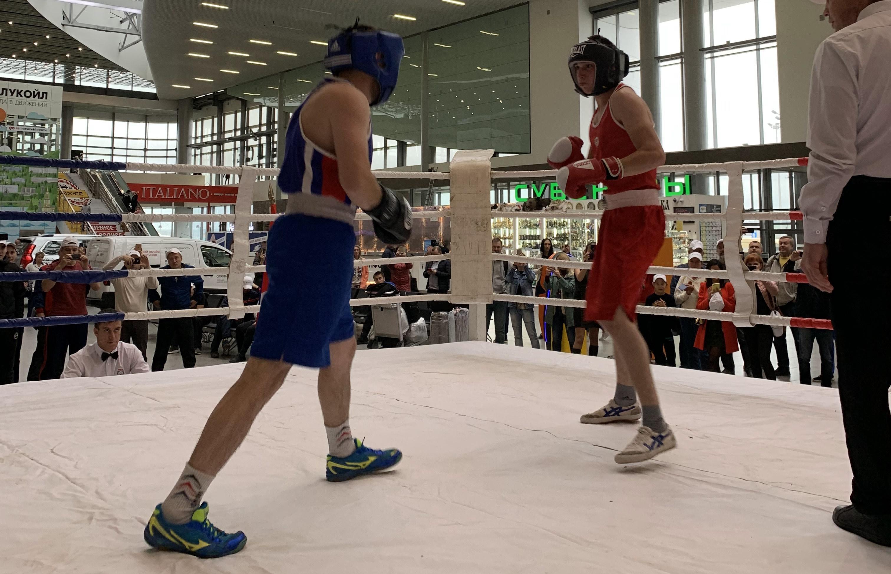 В пермском аэропорту провели боксерский турнир