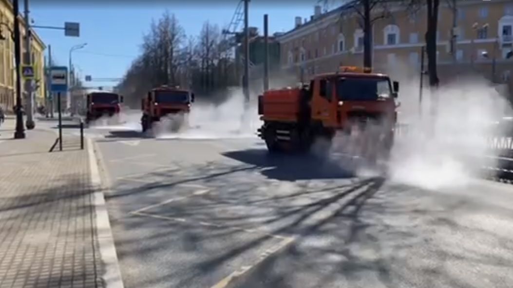 В Перми начали мыть специальным шампунем центральные улицы города