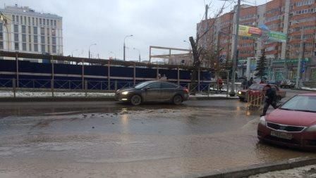 В центре Перми затопило улицу Луначарского