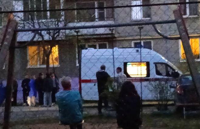 В Перми с 8 этажа дома выпал и погиб 17-летний подросток