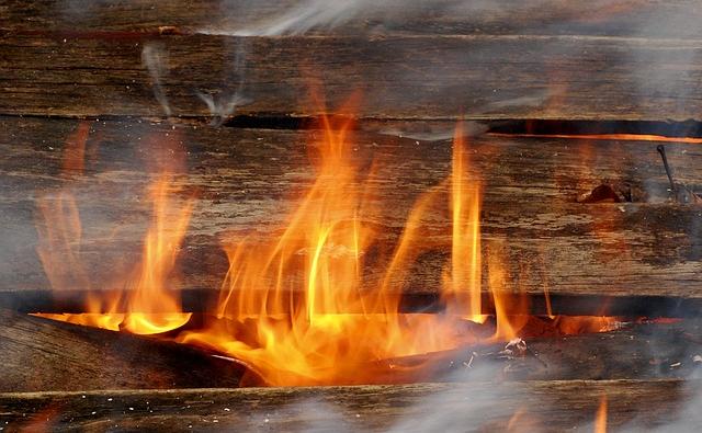 В Пермском крае сгорел дачный домик, есть пострадавшие