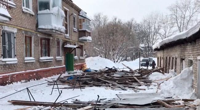 В Пермском крае в многоквартирном доме рухнула крыша