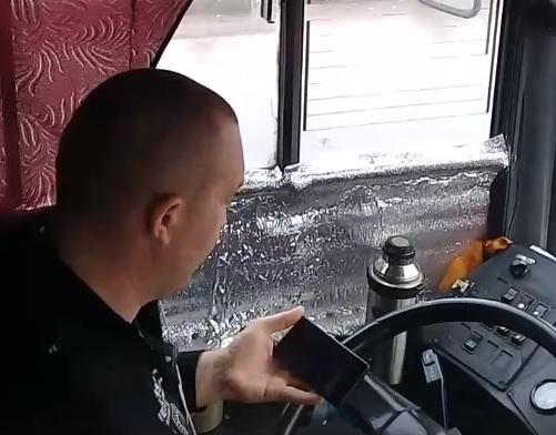 Водителя пермского автобуса за просмотр видео за рулём оштрафуют
