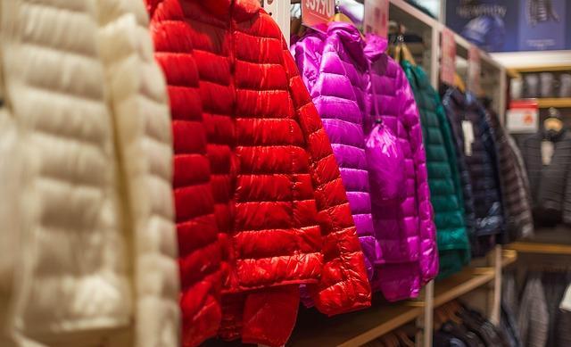 В Перми безработные похитили две куртки из торгового центра