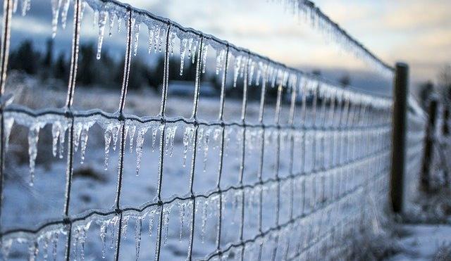 МЧС предупреждает о сильном снеге и гололедице в Прикамье