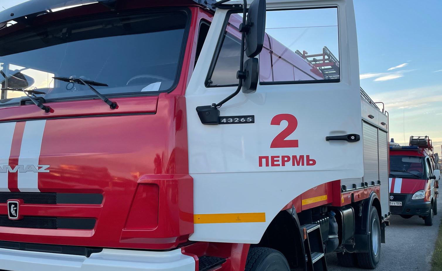 В Перми из дома на ул. Петропавловской эвакуировали 15 человек из-за пожара