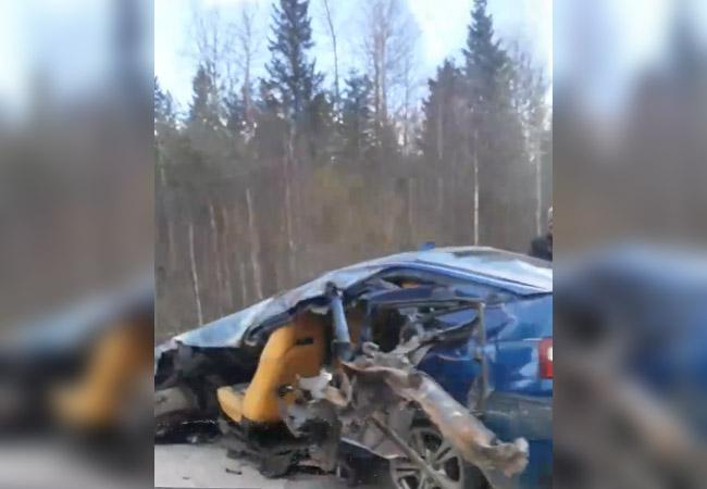 В Пермском крае автомобиль разорвало на части в аварии с "Газелью"