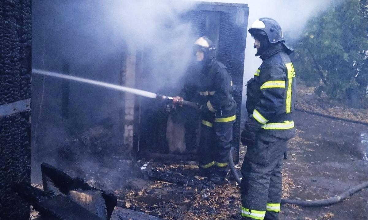 В Перми на улице Пихтовая сгорели несколько гаражей