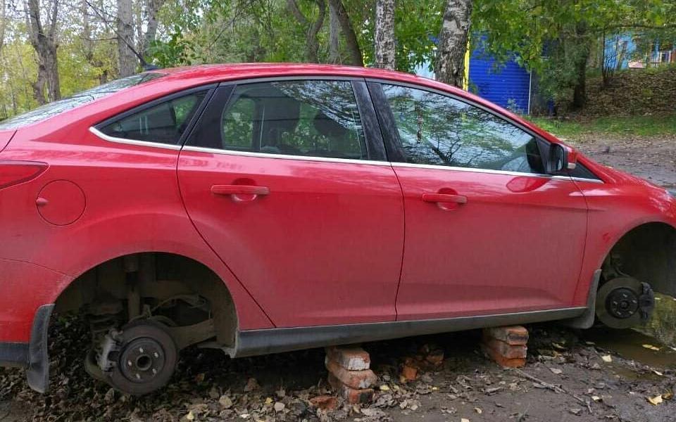 В Перми поймали вора, который снимал колеса с автомобилей