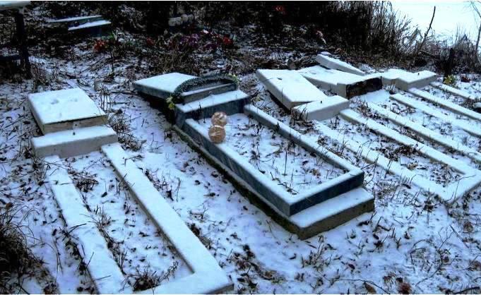 В Кунгуре подростки устроили погром на кладбище