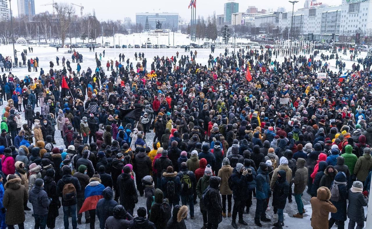 В Перми в несанкционированной акции в поддержку Навального приняли участие две тысячи человек