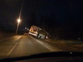 Рейсовый автобус Екатеринбург-Пермь врезался в ограждение