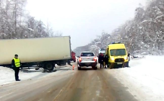 В жутком ДТП на трассе Пермь-Березники погиб водитель легковушки