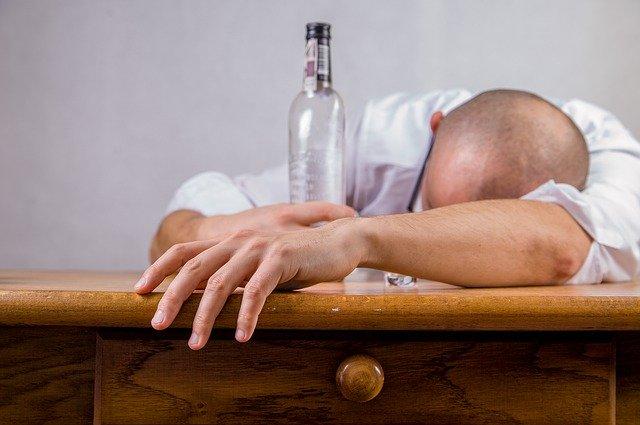Более 200 человек скончались от отравления алкоголем в 2019 году в Прикамье