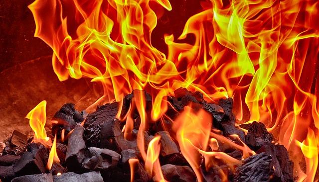 В Гаинах сгорела баня, в Чернушке - чуть не сгорел дом